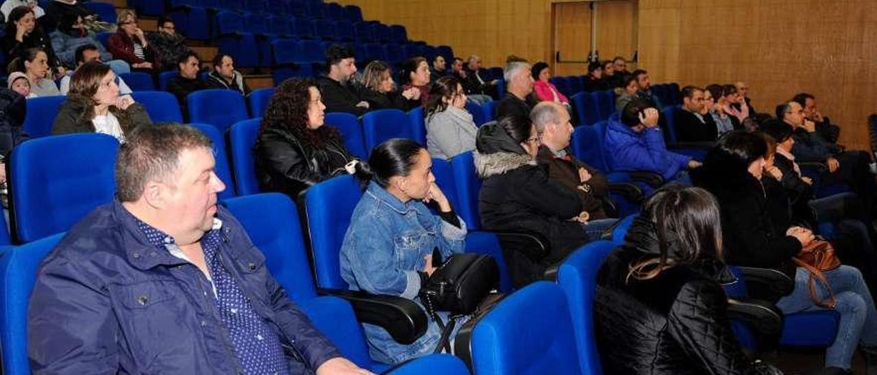 Padres de los alumnos del Sagrado Corazón en una reunión con el comité de huelga. // Bernabé/Javier Lalín