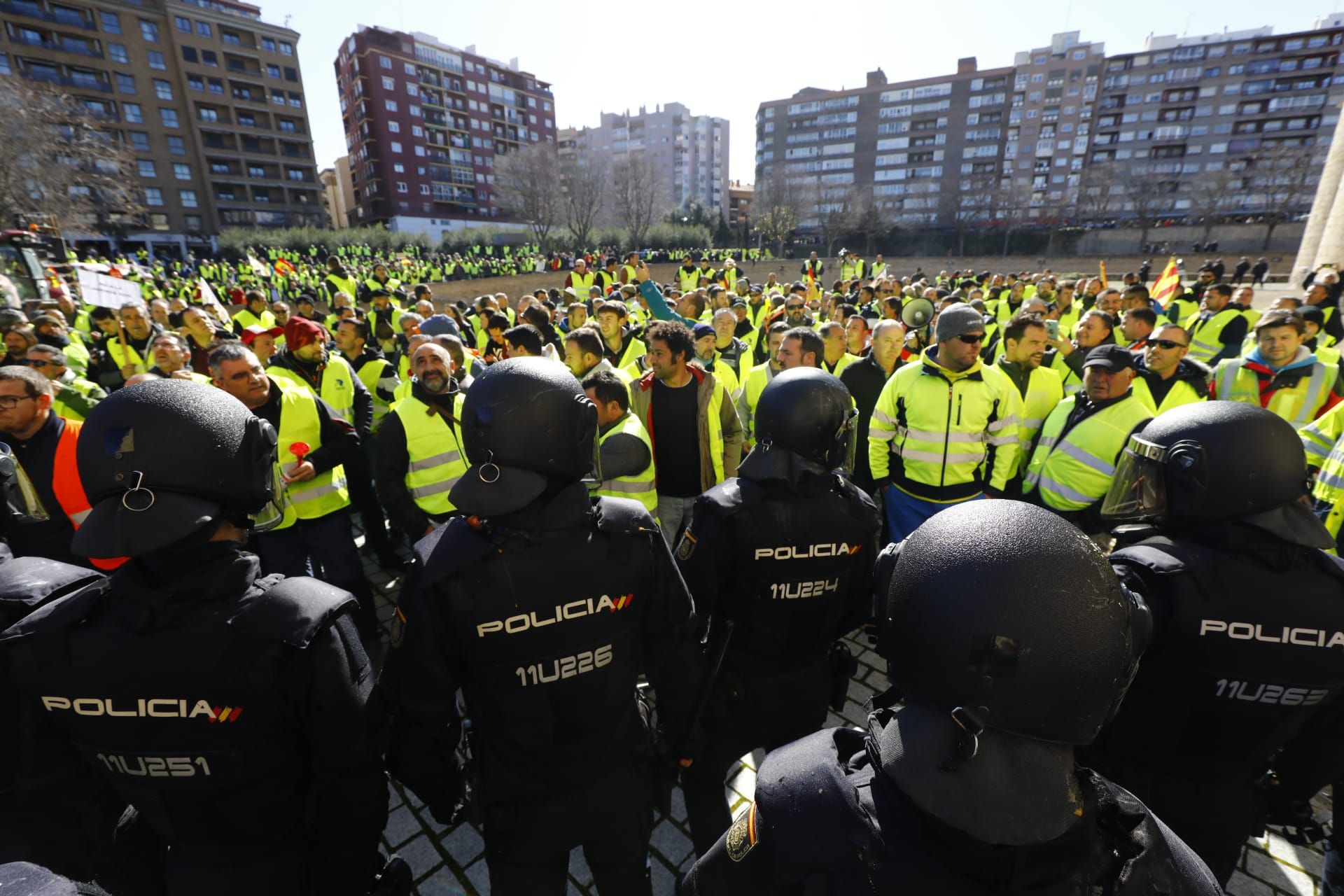 Las protestas de los agricultores llegan a las puertas de La Aljafería