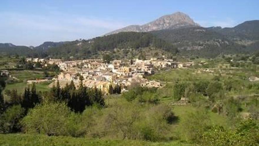 Panorámica de la localidad de Puigpunyent.