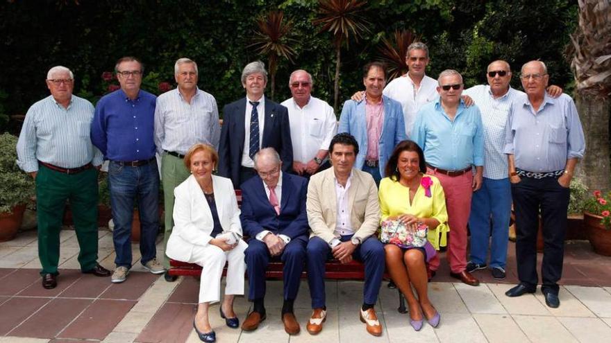 Cocheras homenajea al taurino que acercó El Bibio a Carlos Zúñiga