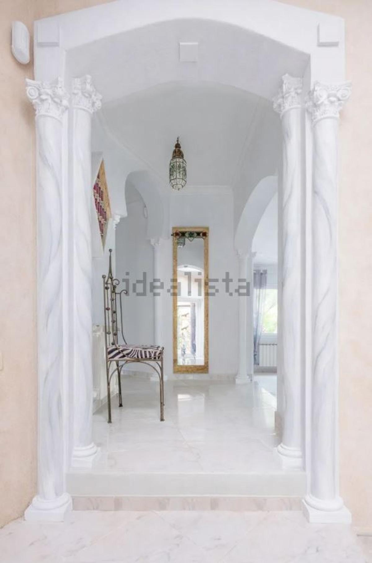 ¿Ibiza o en Santorini? A la venta una peculiar villa de lujo por 3,5 millones en Sant Jordi