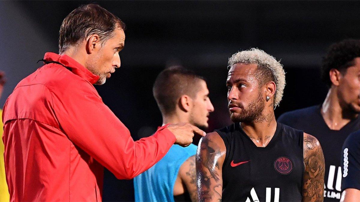 Thomas Tuchel y Neymar Junior durante un entrenamiento del PSG