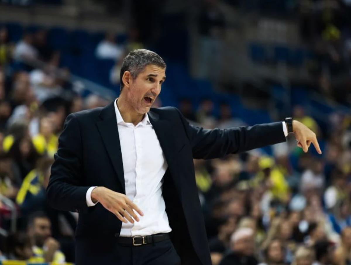Rubén Burgos, durante el partido ante el Fenerbahçe en Estambul.
