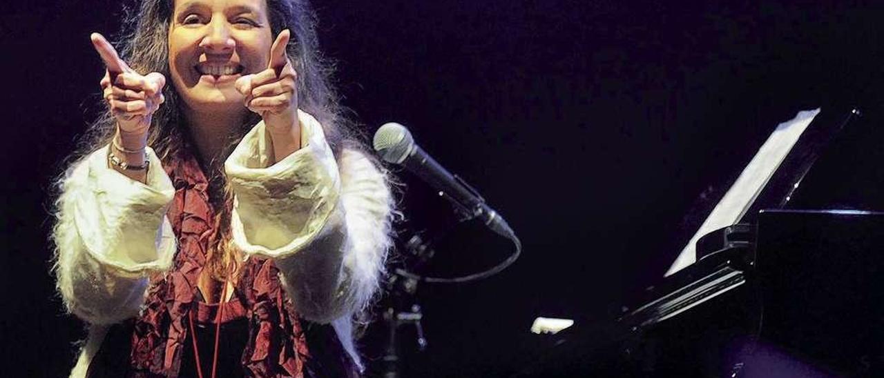 Dulce Pontes, durante un concierto en Galicia.  // C. Pardellas