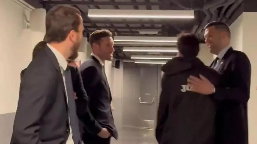 ¡Historia del baloncesto español! Rudy, Ricky, Reyes y Rodríguez se han reencontrado en el Roig Arena.