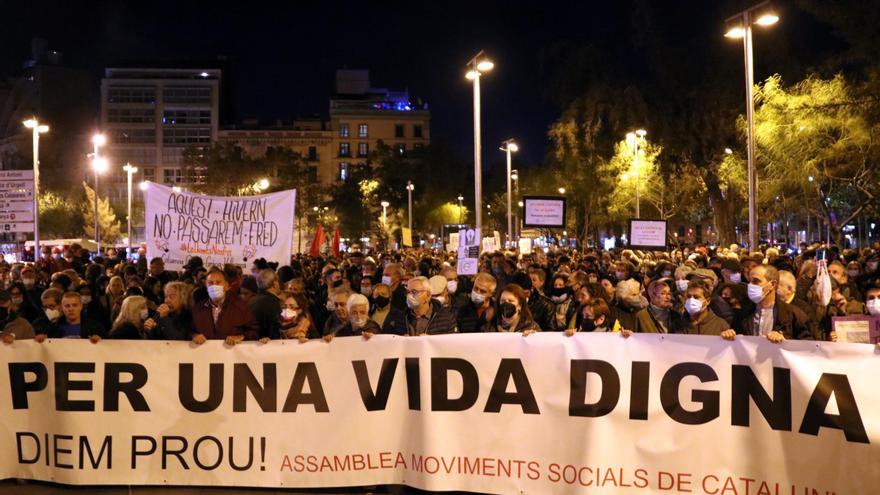 Més d&#039;un miler de persones es manifesten a Barcelona contra &quot;l&#039;estafa de la llum&quot;