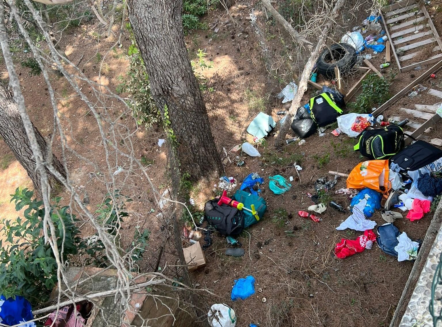 Objectes presumptament robats apareixen en una finca a Figueres