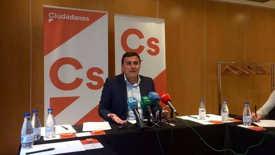 Carlos Hernández White, en rueda de prensa en Málaga.