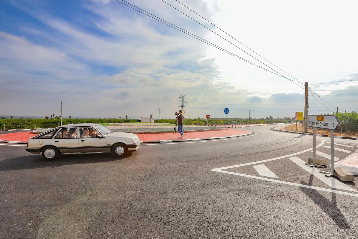 Rotonda del crece de la CV-95 con la carretera de Torremendo. La última de las actuaciones del Botànic en el vial en 2023