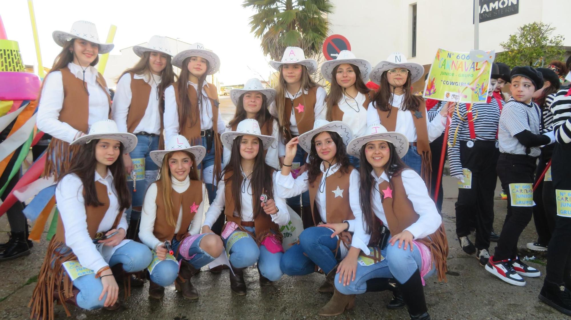 Multitudinario y colorido pasacalles de Carnaval en Monesterio