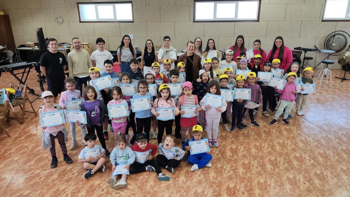 Participantes en el campamento urbano musical de Salceda.