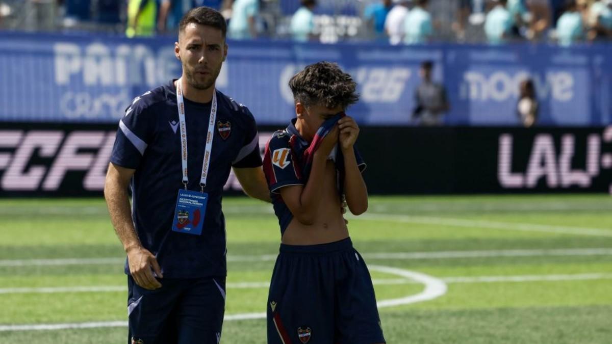 Hugo llora tras quedar eliminados en Villarreal