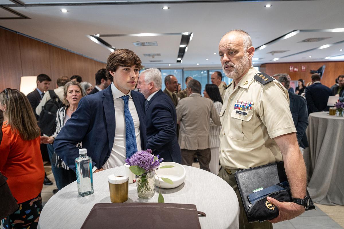 Imagen de grupo del II Foro Prensa Ibérica sobre Paz y Seguridad en Europa.