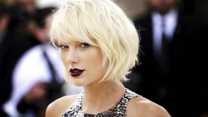 Taylor Swift se queda en blanco