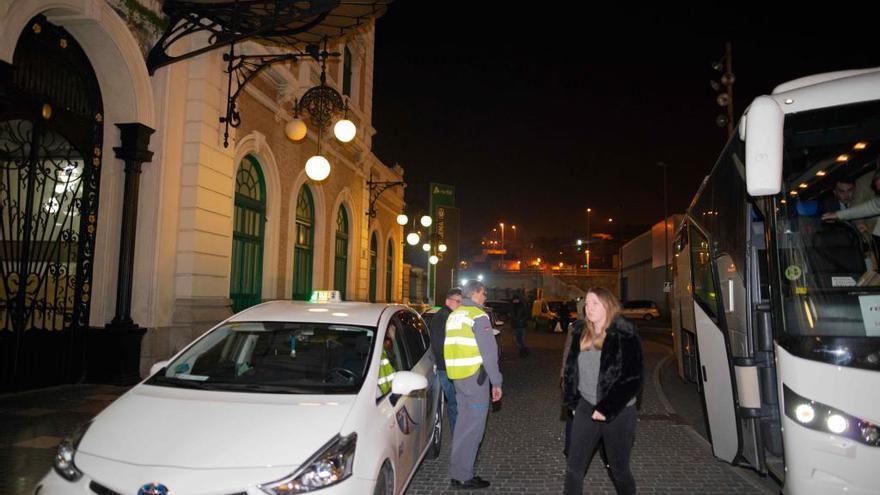 Renfe traslada en autobús a los viajeros de los trenes entre Cartagena y Murcia