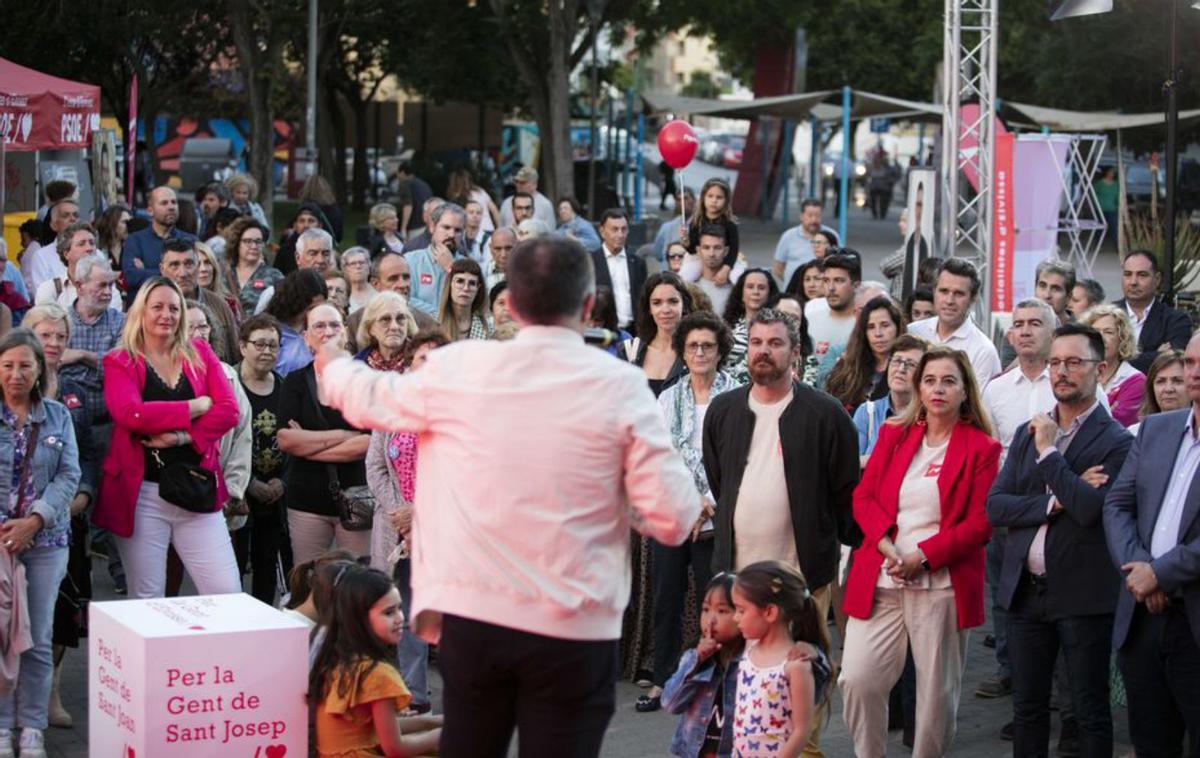 ‘Agustinet’ se dirige a los asistentes. | VICENT MARÍ