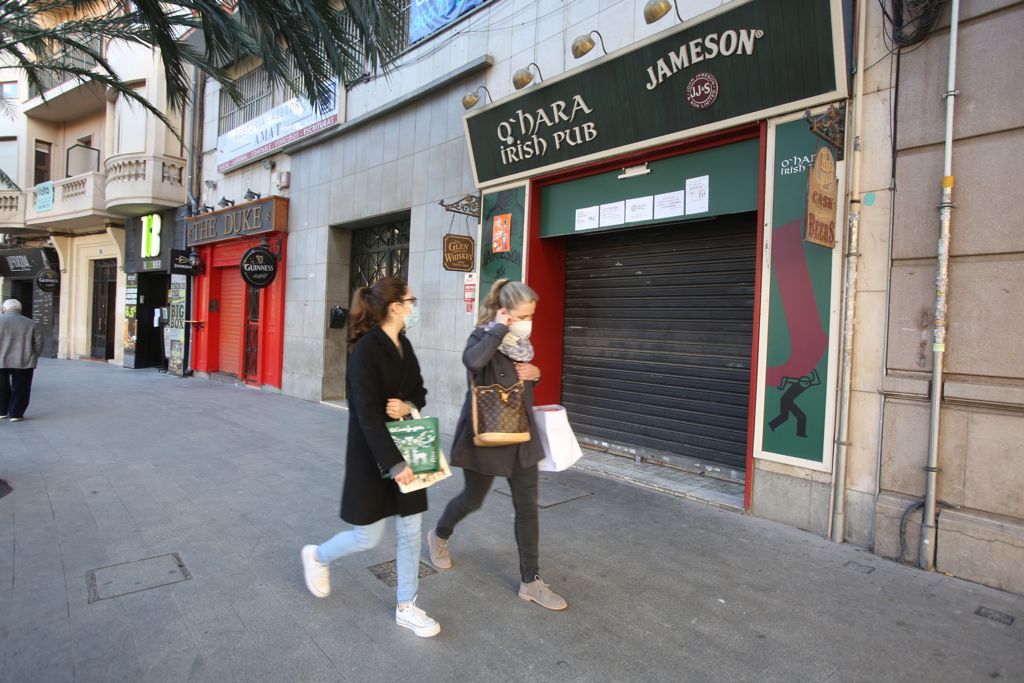 Primera jornada de cierre total de la hostelería en Alicante