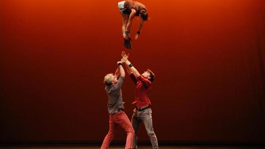 El Festival de Circo Contemporáneo echa el telón con un lleno en el Teatro Góngora