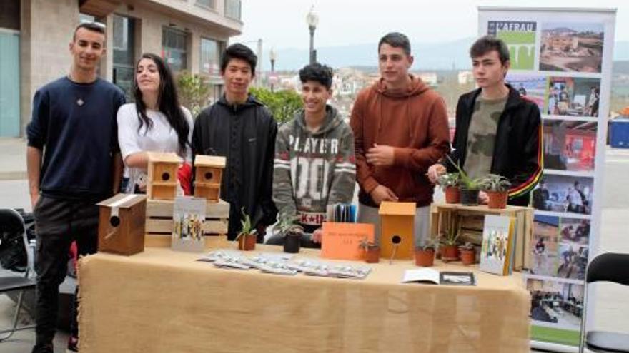 Estudiants de la Unitat d&#039;Escolarització Compartida, per Sant Jordi