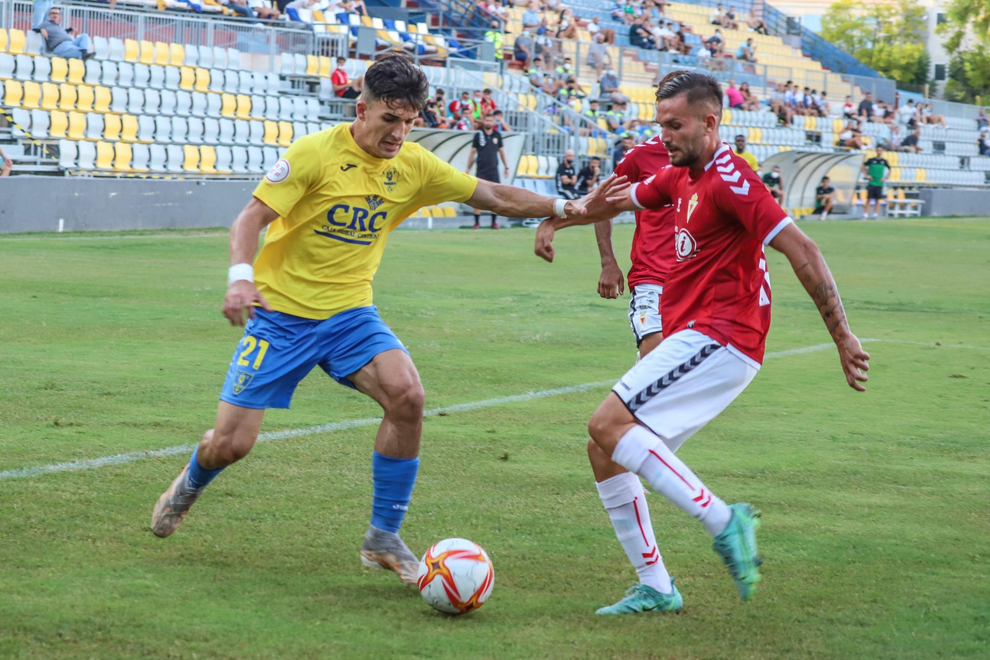 El Orihuela presenta a sus jugadores ante su afición