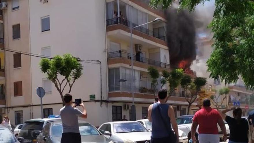 Cinco atendidos tras un incendio en Alfafar