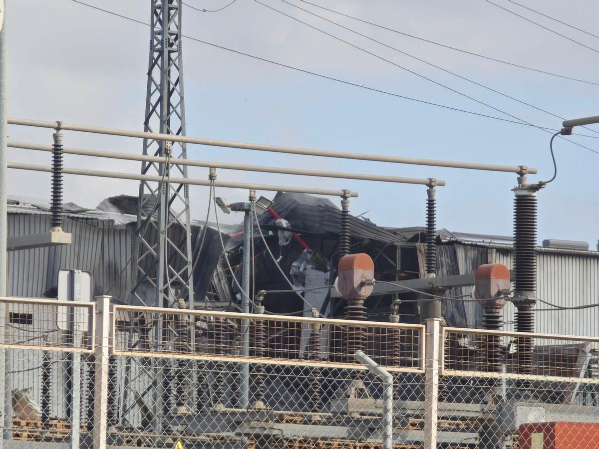 Grave explosión en una nave industrial de Ibi