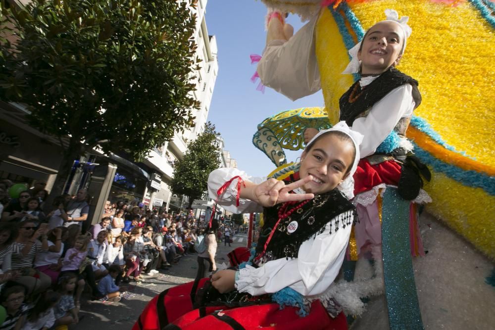 Oviedo celebra el desfile del Día de América en Asturias