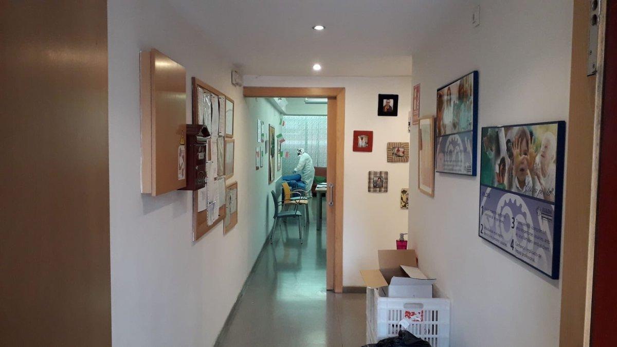 Una empresa especializada desinfecta la residencia para personas discapacitadas de Esplugues