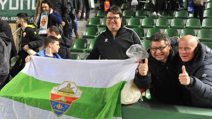 Aficionados del Elche, durante el último partido frente al Cádiz