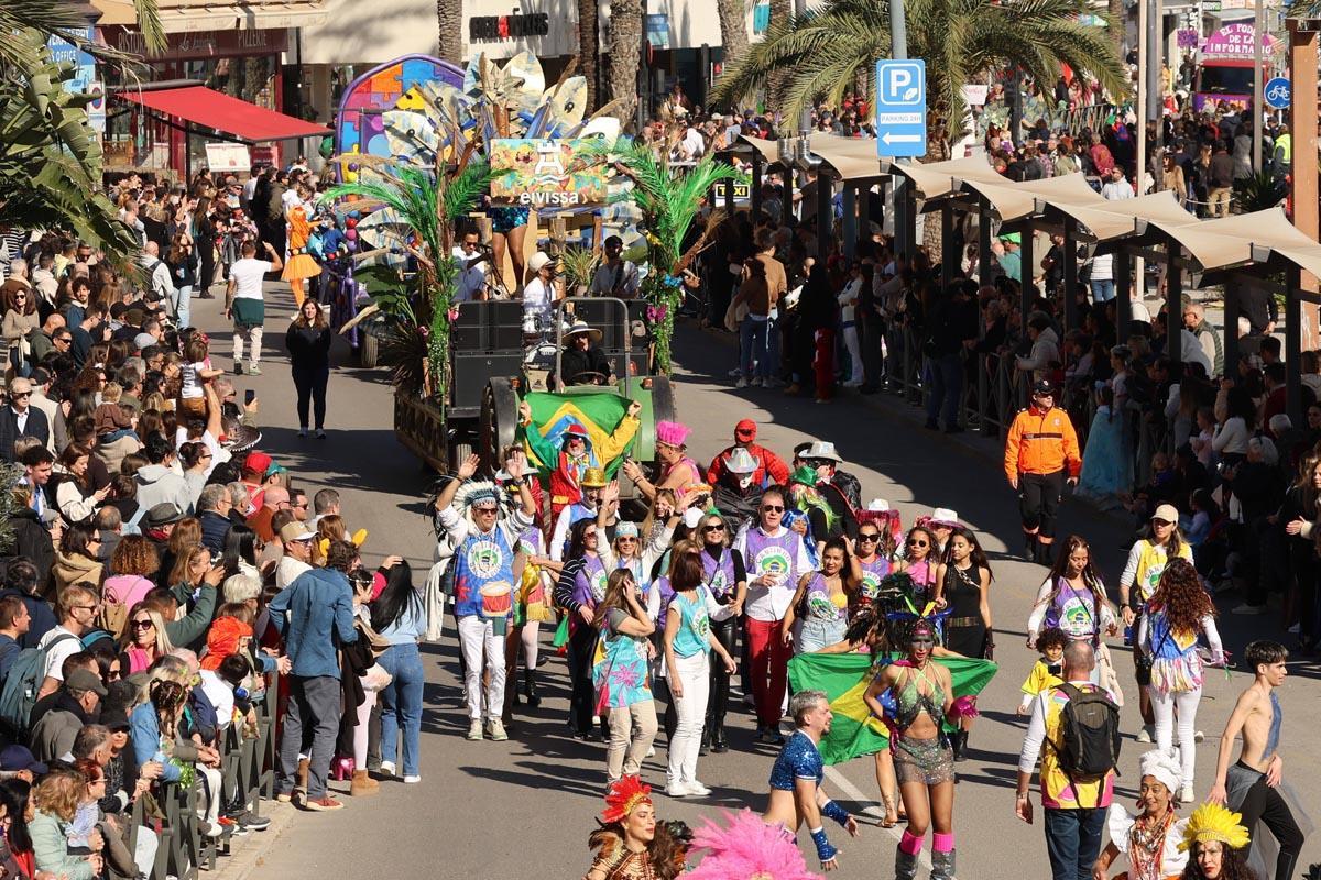 Mira aquí todas las imágenes de la rúa de Carnaval de Ibiza Mira aquí todas las imágenes de la rúa de Carnaval de Ibiza