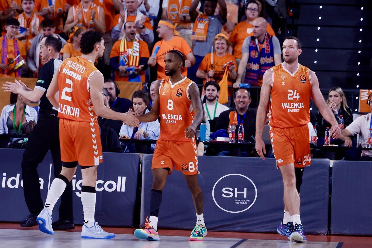 Jean Montero, Josep Puerto y Matt Costello, durante el partido ante el Panathinaikos.
