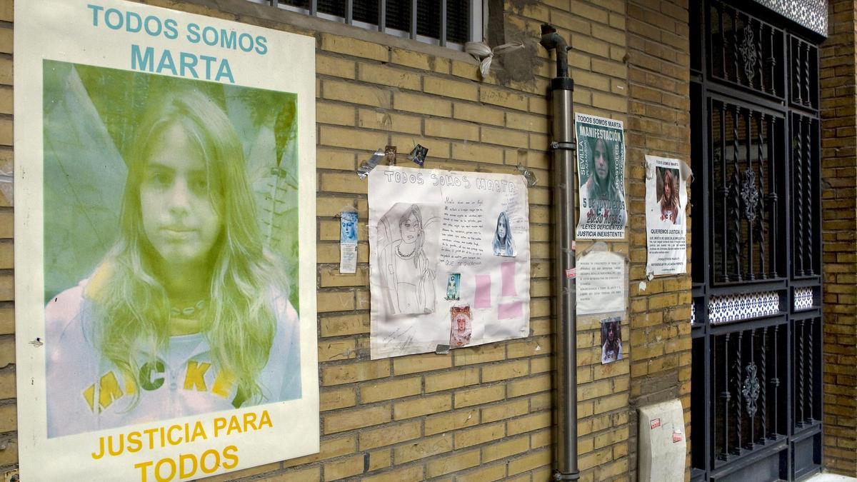 Carteles de apoyo a Marta del Castillo.