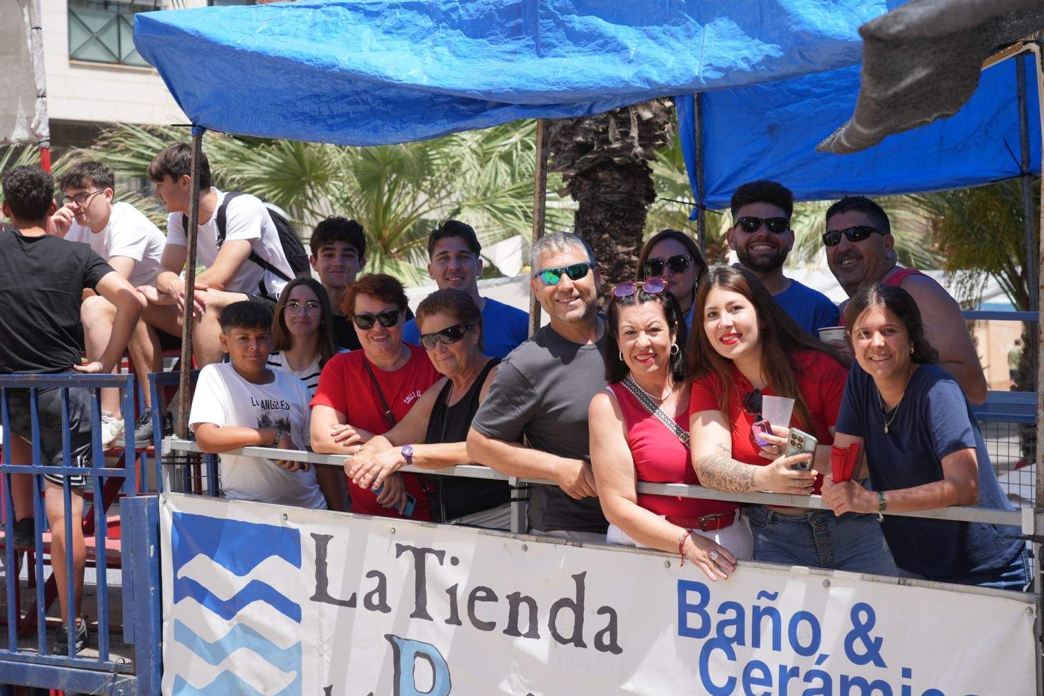 El Grau da inicio a las fiestas de Sant Pere con pólvora, bous y música