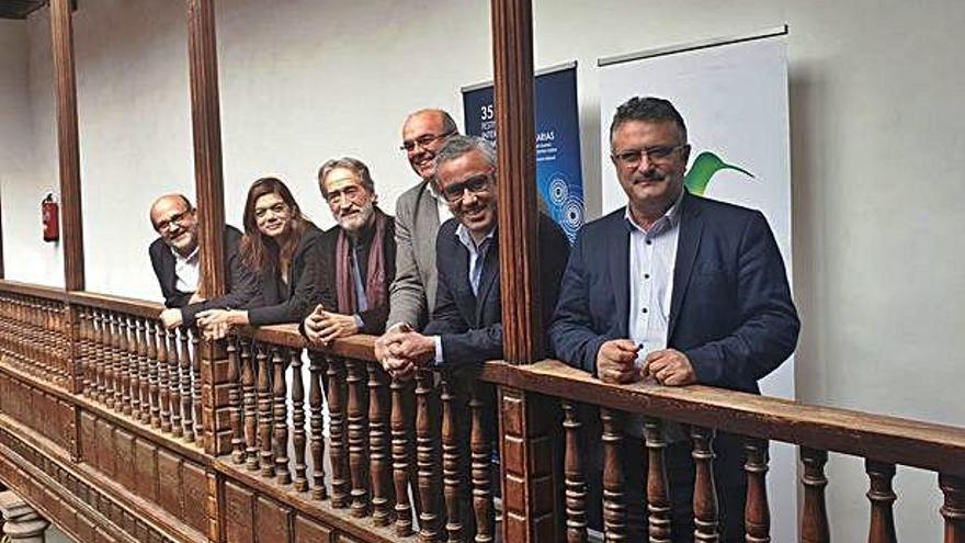 Jordi Savall, tercero por la izquierda, junto a la dirección del Festival, autoridades y patrocinadores.