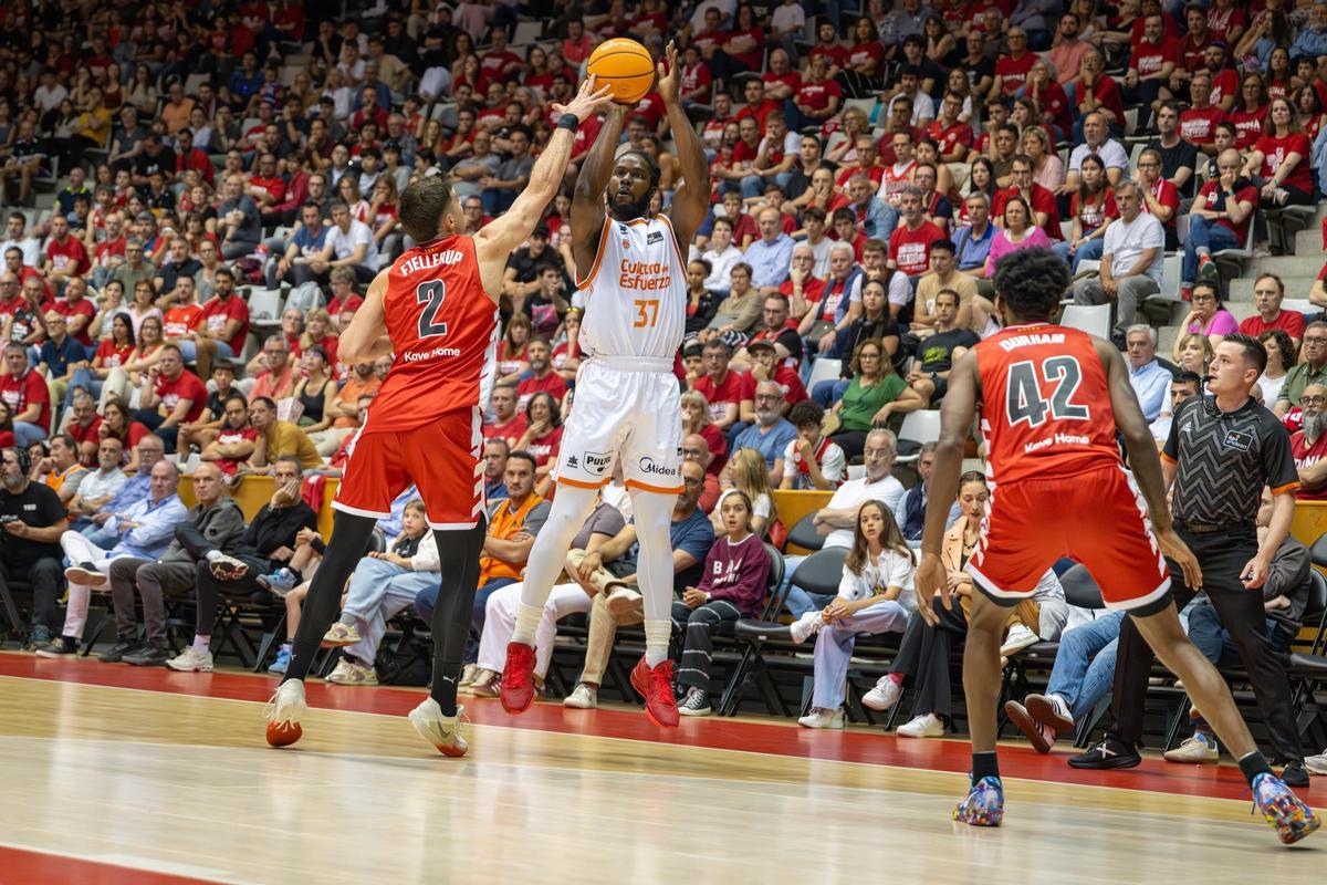 Semi Ojeleye es el segundo máximo triplista del Valencia Basket