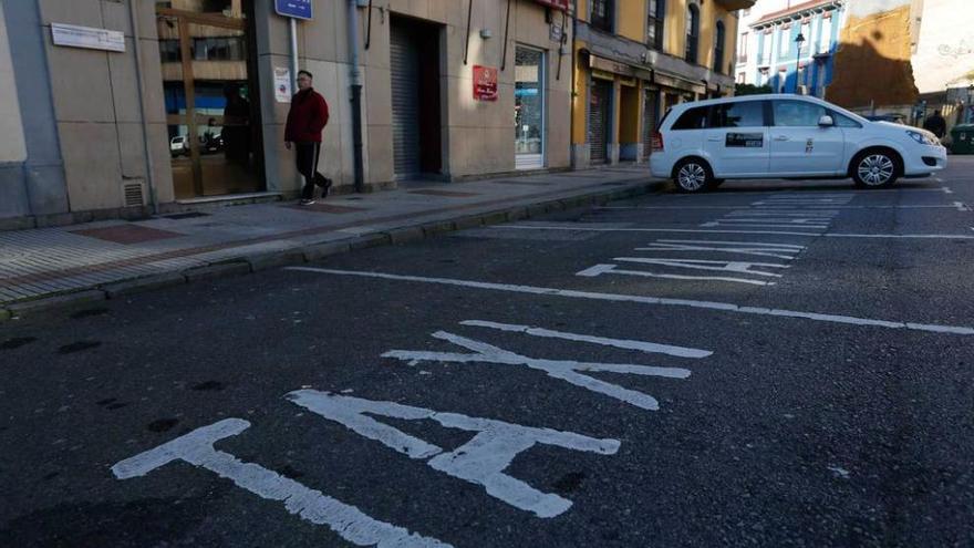 Parada de taxis en la plaza Pedro Menéndez de Avilés.