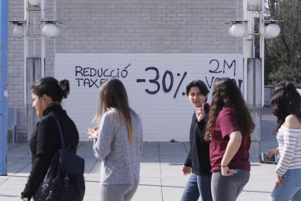 Vaga d'estudiants per demanar la rebaixa de les taxes a Girona