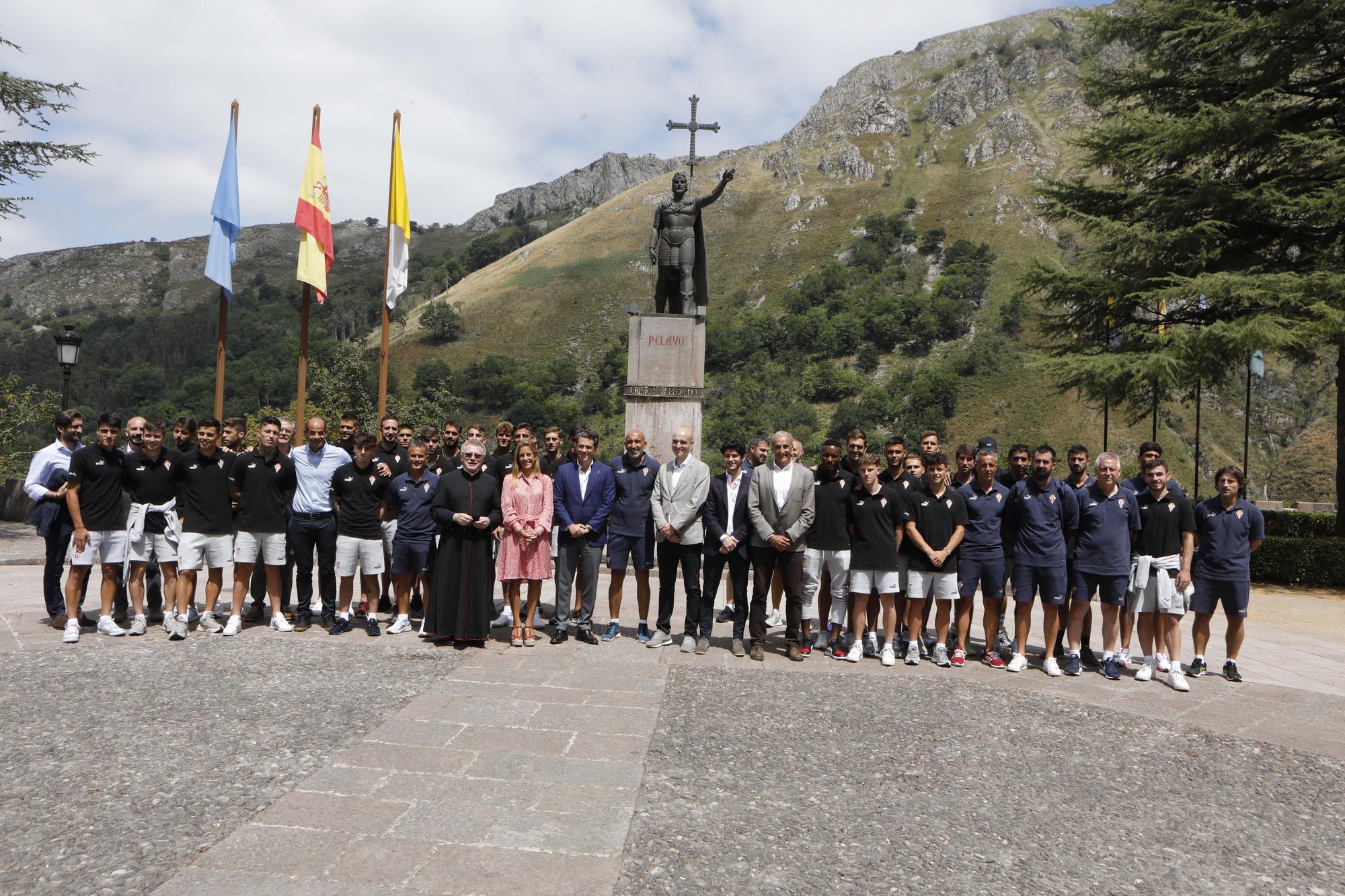 En imágenes: El Sporting cumple con la tradición ante la Santina