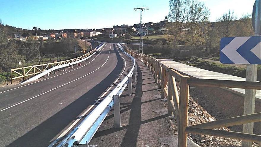 Aceras del puente de Domez. | Ch. S.