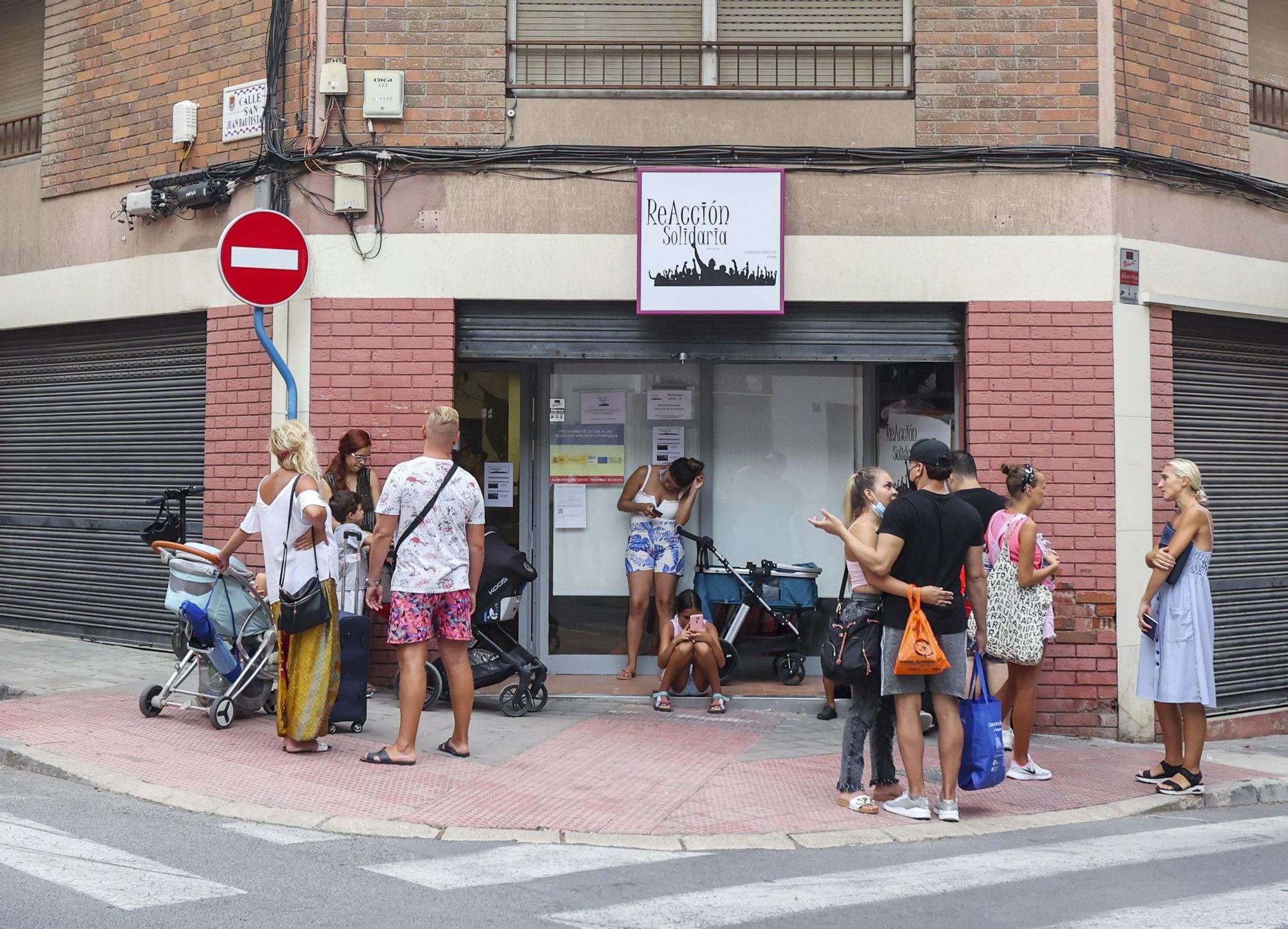 Reparto de comida en Reacción Solidaria