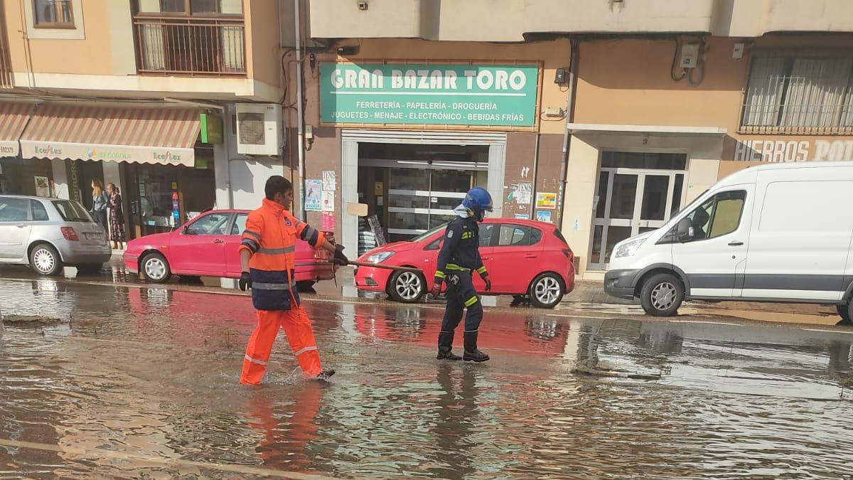 Intervención de los bomberos en la Avenida de Carlos Latorre.