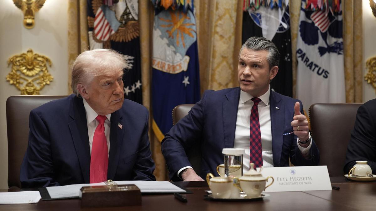 El presidente de EEUU y su secretario de Defensa, Donald Trump y Pete Hegseth respectivamente.