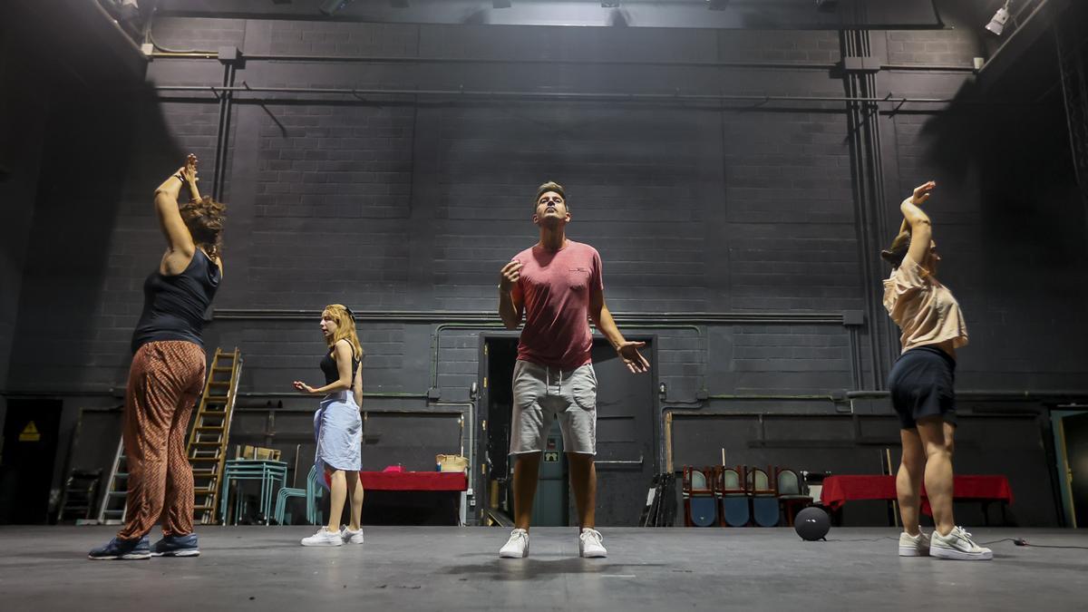 Ensayo de &quot;Tribulto&quot; en el Teatro Principal de Alicante