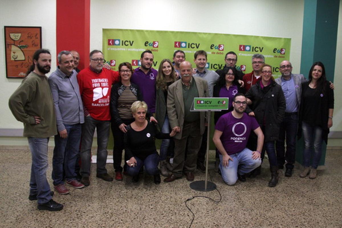 Foto de família de membres d’ICV, EUiA i el col·lectiu ’És possible’ de Badalona. Foto de família de membres d’ICV, EUiA i el col·lectiu ’És possible’ de Badalona.