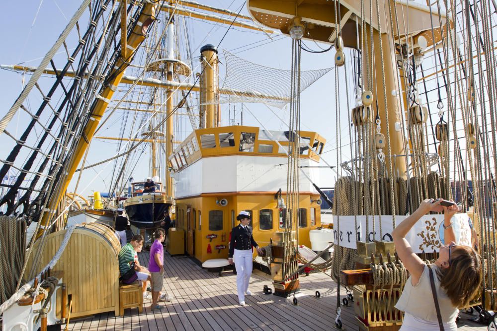 El buque italiano Amerigo Vespucci visita Valencia