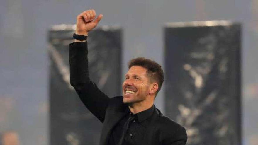 Simeone, durante un partido en Lyon. // Gonzalo Fuentes