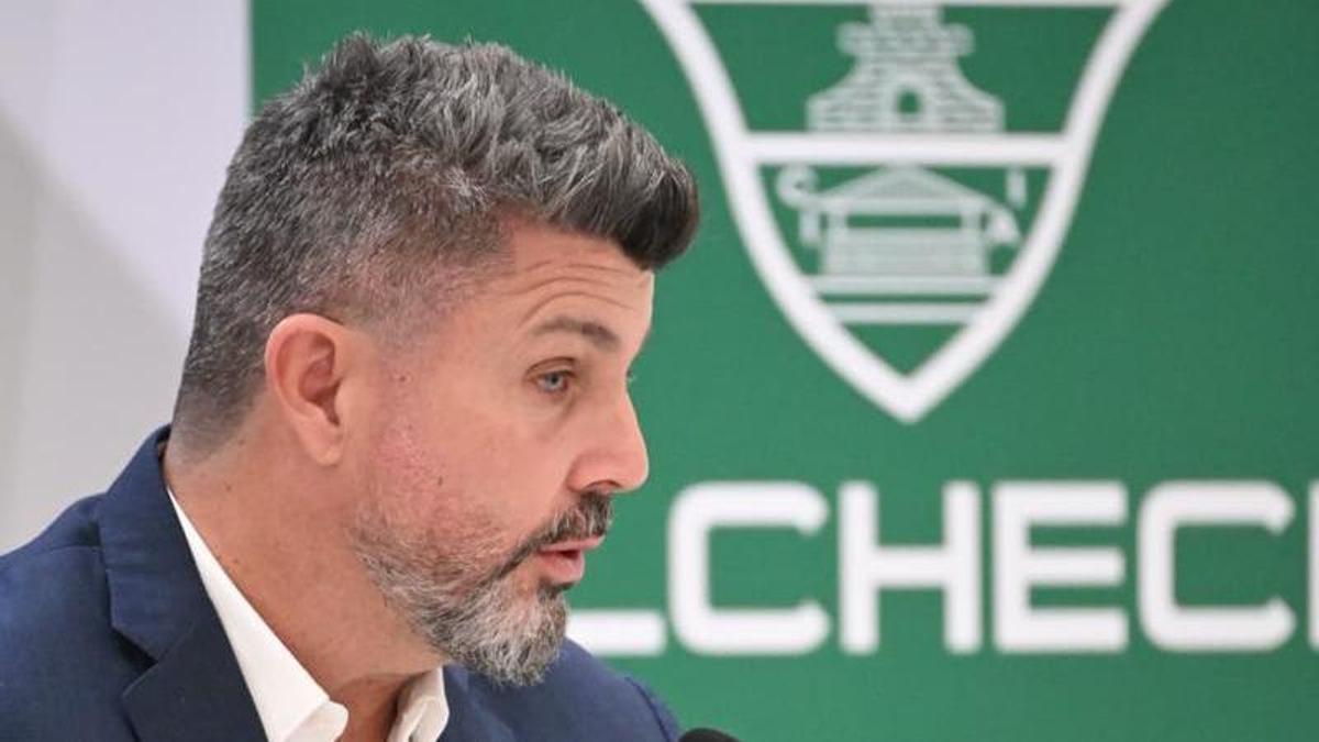 Bragarnik da una respuesta durante la rueda de prensa, este miércoles.