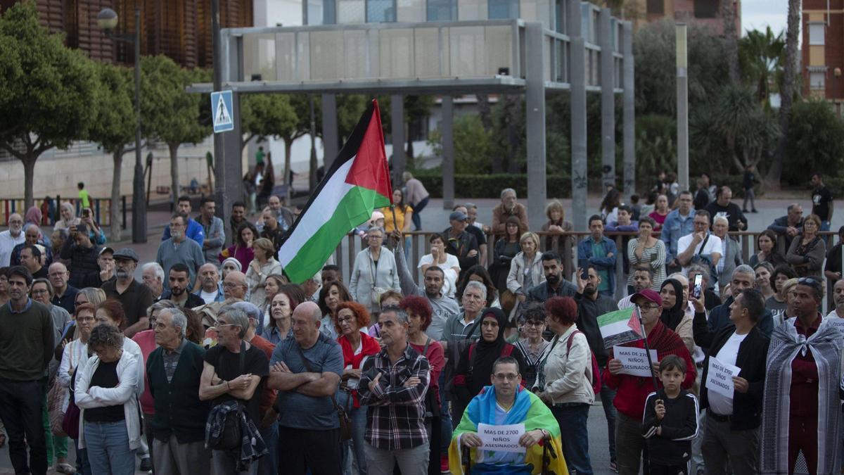 Concentració al Port de Sagunt contra els bombardejos a Palestina