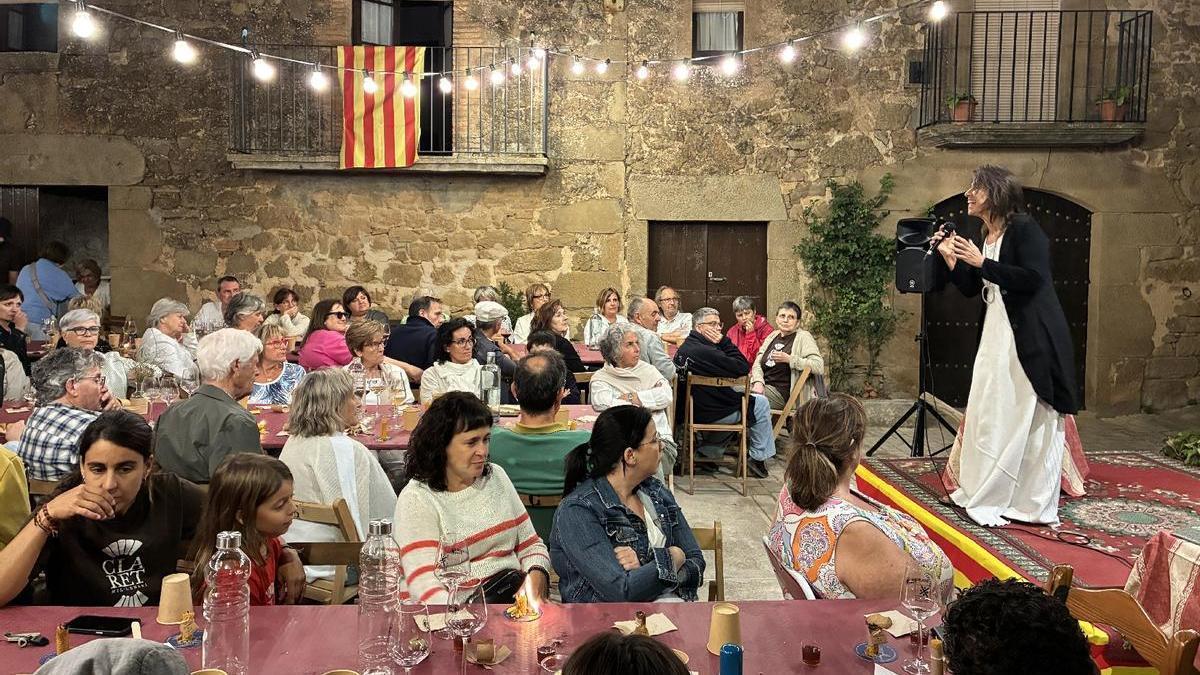 Lídia Pujol va cantar ben a prop dels comensals i espectadors