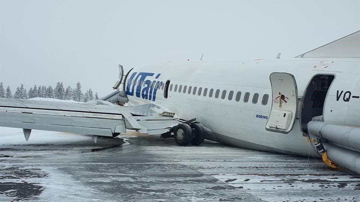 El avión Boeing 737 siniestrado en el aeropuerto de Usinsk.